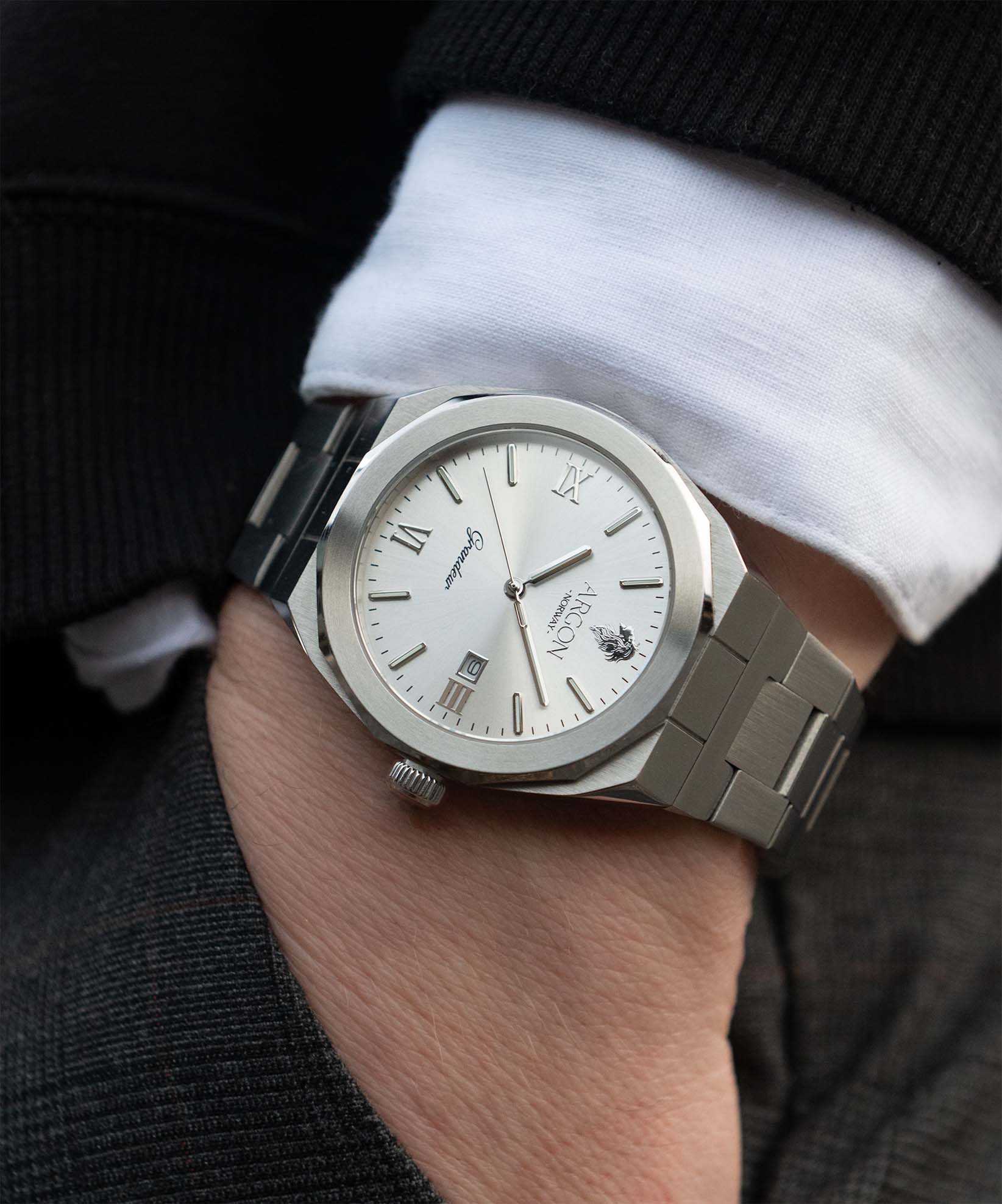 Grandeur – Sunburst Silver